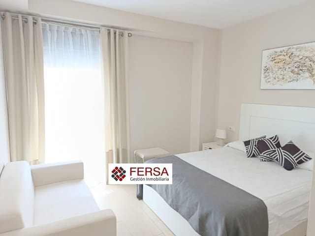 2 soverom Leilighet til leie i El Puerto de Santa María med svømmebasseng garasje - € 980 (Ref: 9878745)