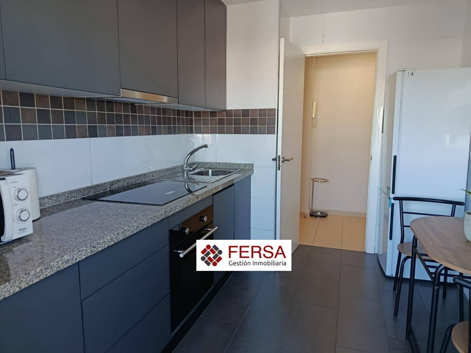 2 soverom Leilighet til leie i El Puerto de Santa Maria med svømmebasseng garasje - € 980 (Ref: 9878745)