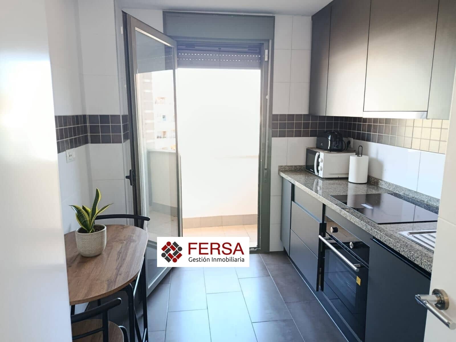 2 soverom Leilighet til leie i El Puerto de Santa Maria med svømmebasseng garasje - € 980 (Ref: 9878745)