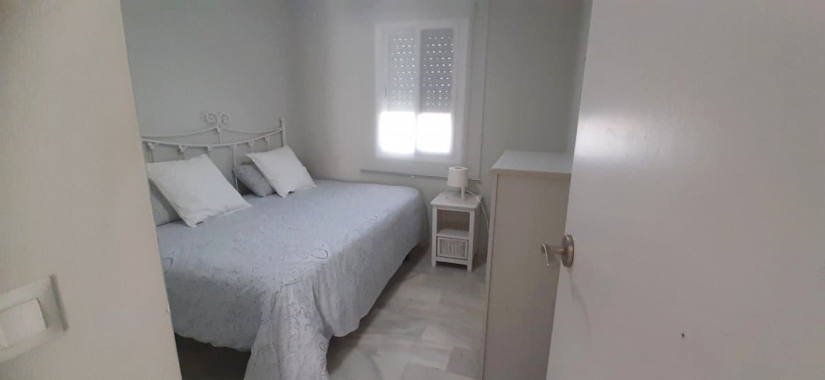 2 bedroom Apartment for rent in El Puerto de Santa Maria with pool - € 800 (Ref: 9899120)