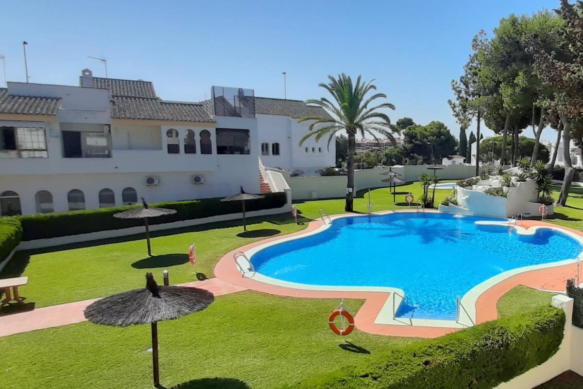 2 bedroom Apartment for rent in El Puerto de Santa Maria with pool - € 800 (Ref: 9899120)