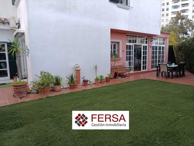 4 soveværelse Semi-Rækkehus til salg i El Puerto de Santa María med swimmingpool - € 510.000 (Ref: 9907478)