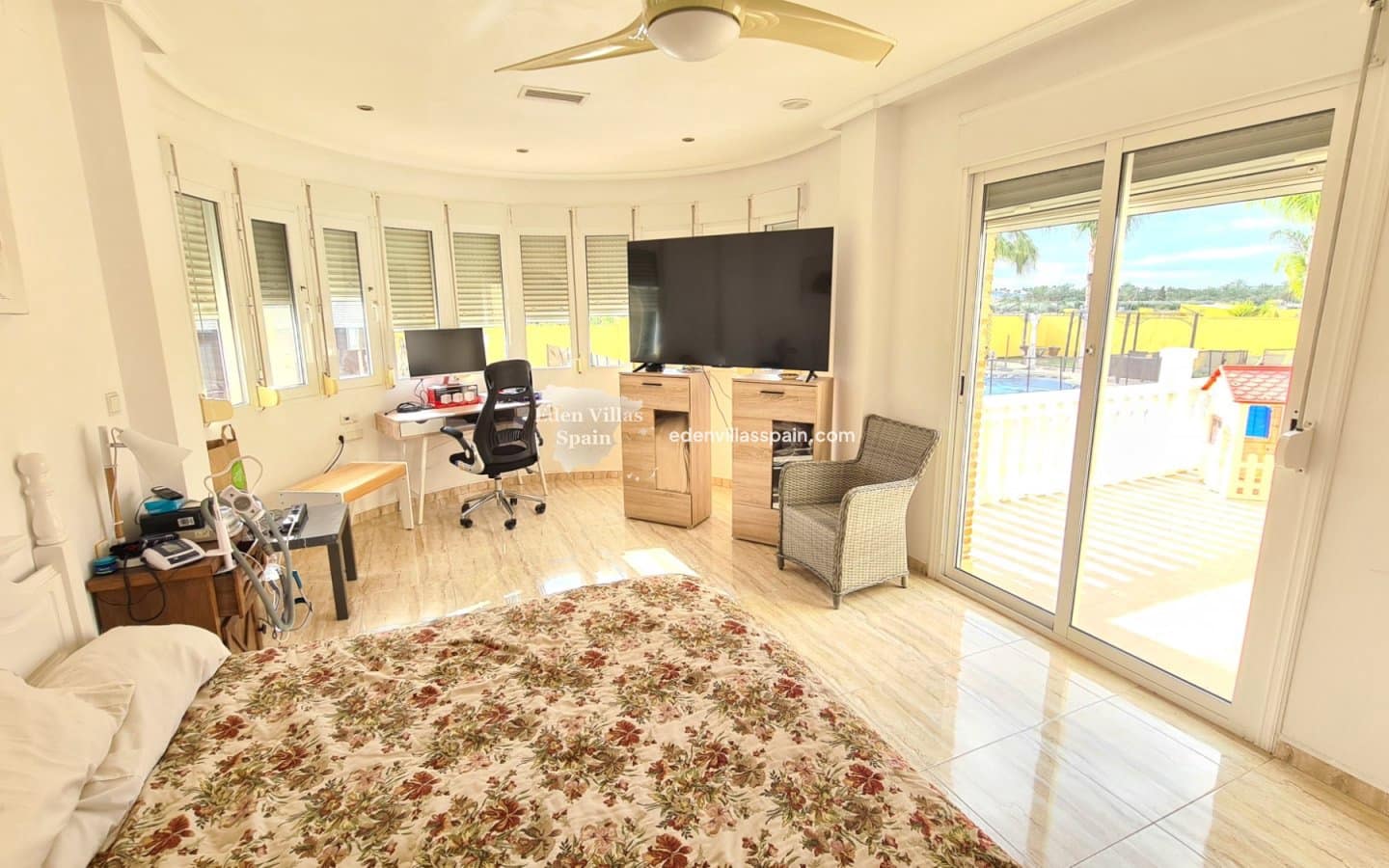 3 makuuhuone Huvila myytävänä paikassa Catral mukana uima-altaan - 390 000 € (Ref: 10030867)