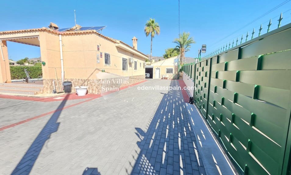 3 makuuhuone Maalaistalo myytävänä paikassa Alicante kaupunki mukana uima-altaan 
autotalli - 480 000 € (Ref: 10085213)