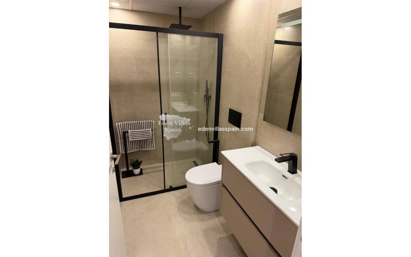 Apartamento de 3 habitaciones en Alicante / Alacant ciudad en venta con piscina garaje - 195.000 € (Ref: 10160762)