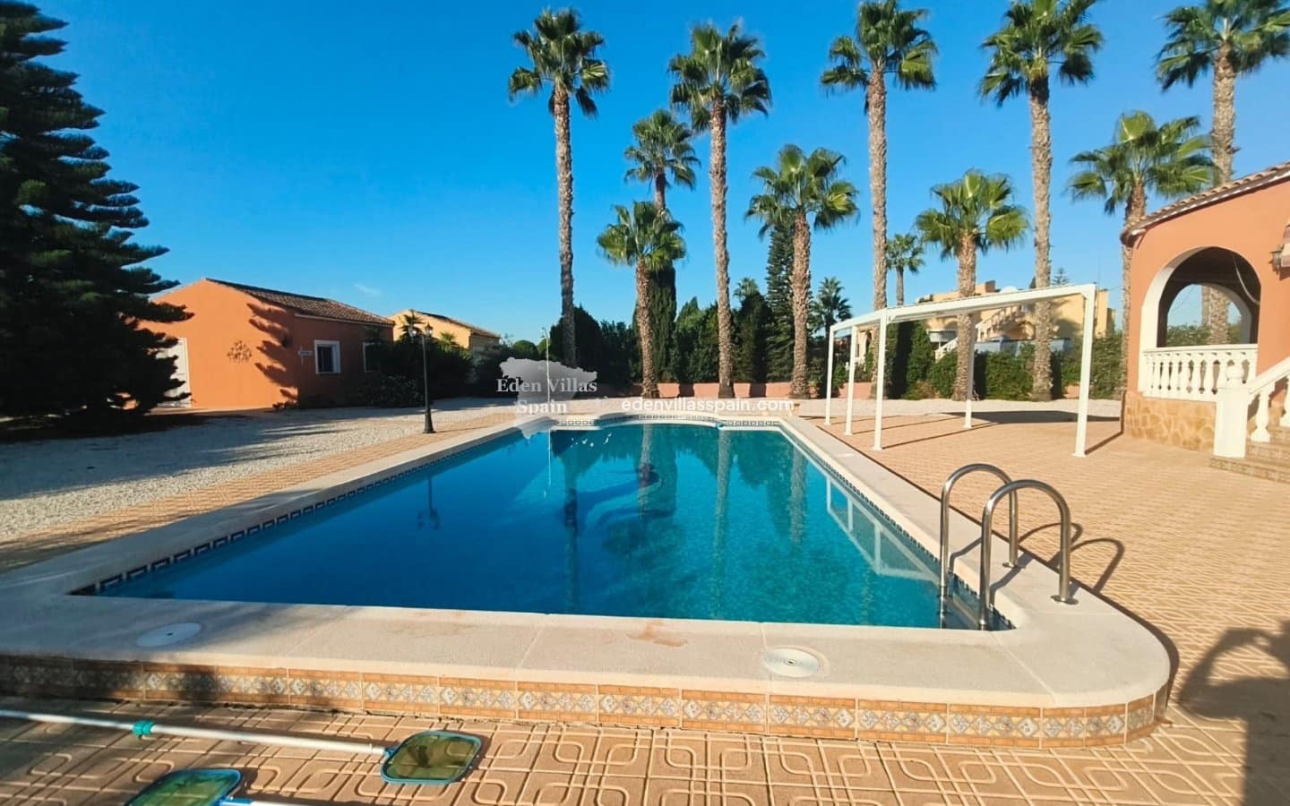 5 soveværelse Finca/Landehus til salg i Alicante by med swimmingpool garage - € 399.995 (Ref: 10167914)