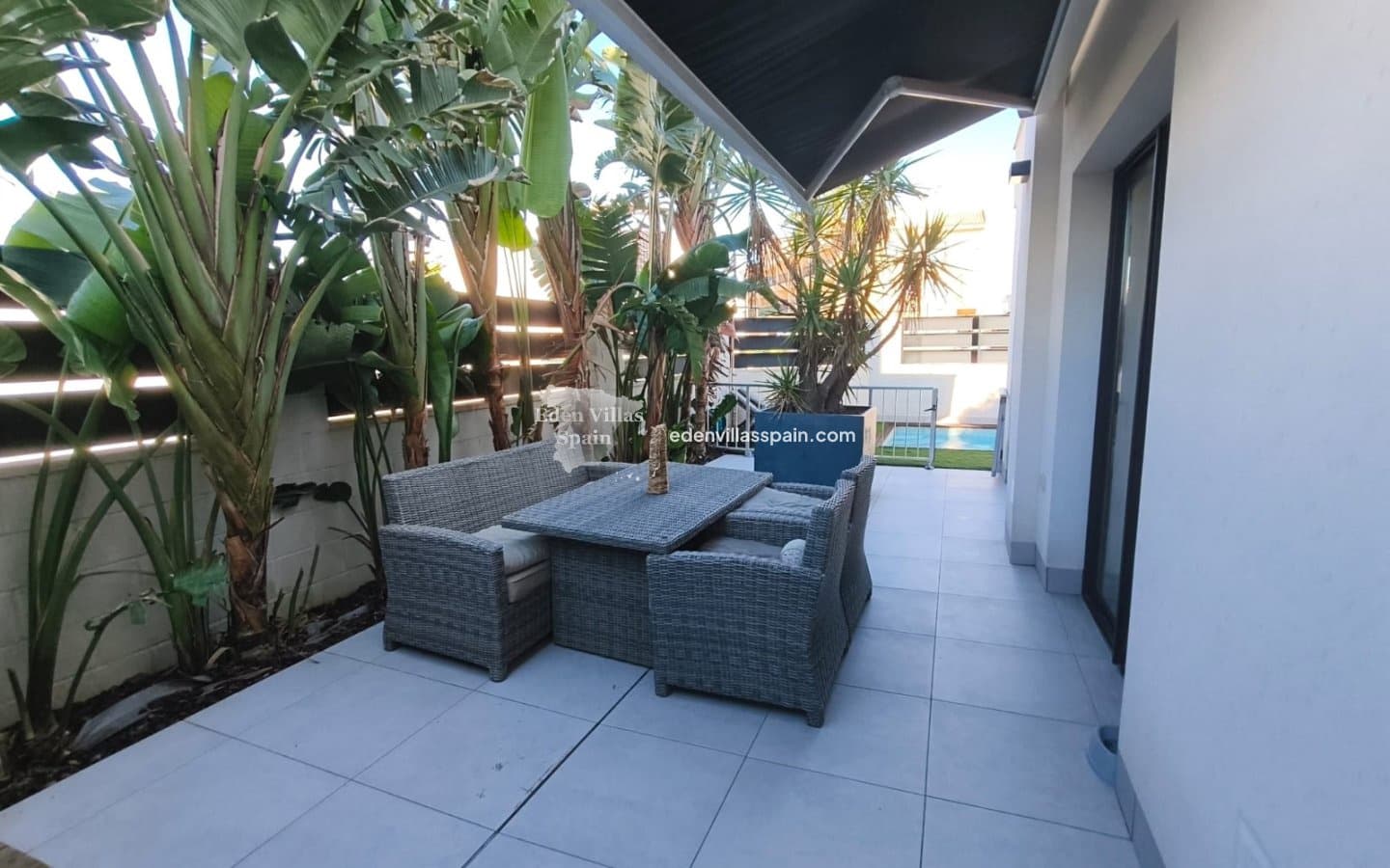 3 soverom Villa til salgs i Alicante by med svømmebasseng garasje - € 339 995 (Ref: 10180625)