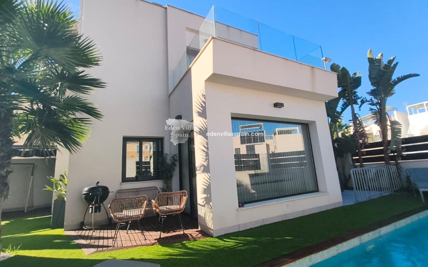 3 soverom Villa til salgs i Alicante by med svømmebasseng garasje - € 339 995 (Ref: 10180625)
