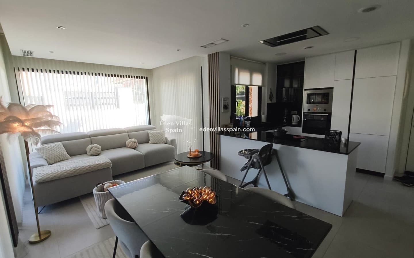 3 soverom Villa til salgs i Alicante by med svømmebasseng garasje - € 339 995 (Ref: 10180625)