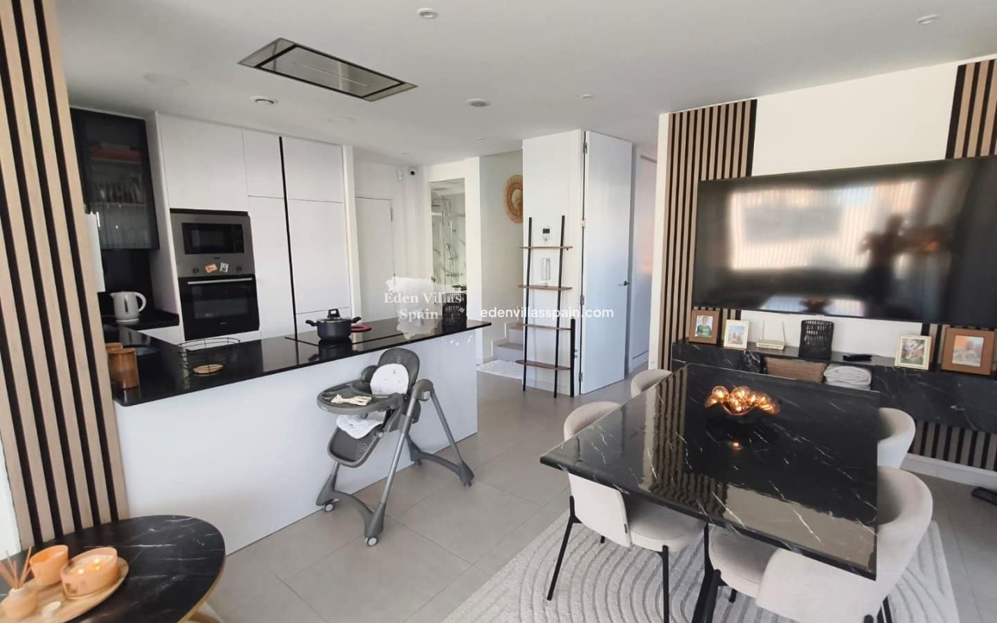 3 soverom Villa til salgs i Alicante by med svømmebasseng garasje - € 339 995 (Ref: 10180625)