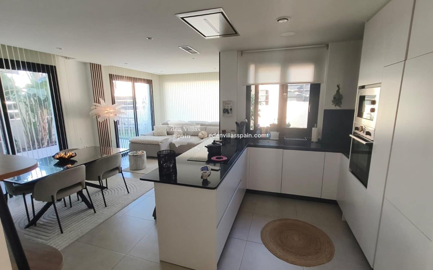 3 soverom Villa til salgs i Alicante by med svømmebasseng garasje - € 339 995 (Ref: 10180625)