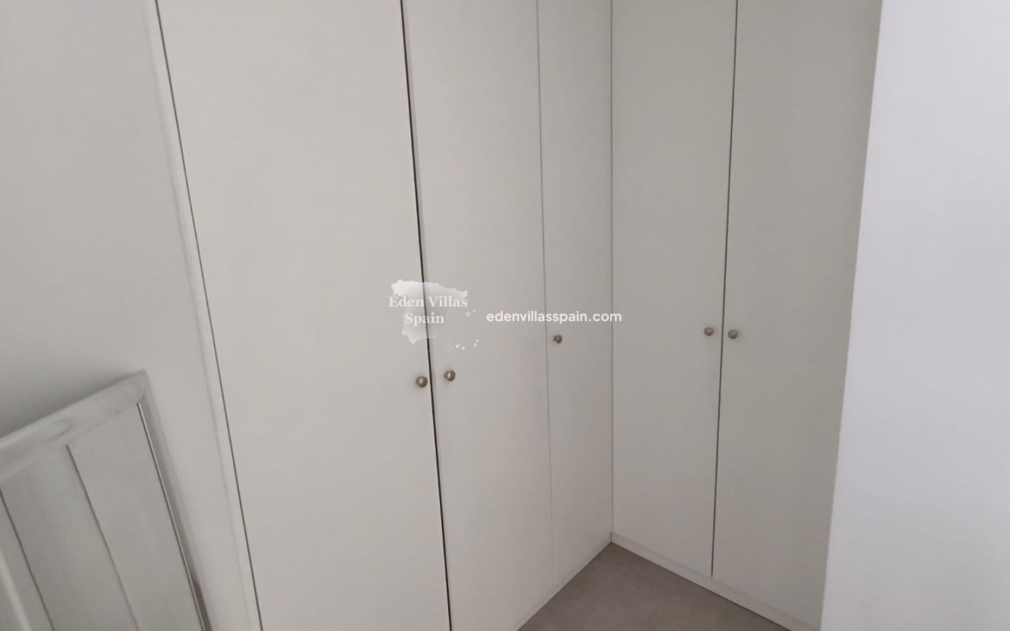3 soverom Villa til salgs i Alicante by med svømmebasseng garasje - € 339 995 (Ref: 10180625)