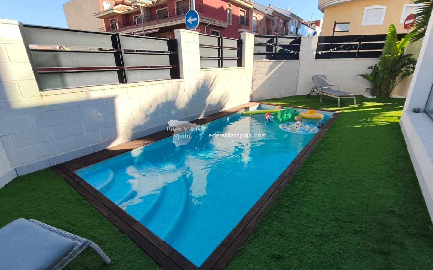 3 soverom Villa til salgs i Alicante by med svømmebasseng garasje - € 339 995 (Ref: 10180625)