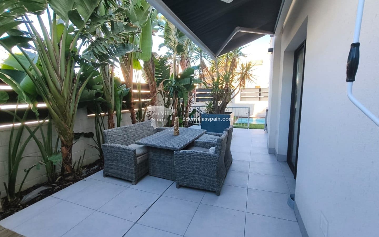 3 soverom Villa til salgs i Alicante by med svømmebasseng garasje - € 339 995 (Ref: 10180625)
