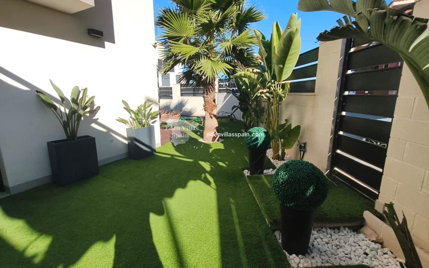 3 soverom Villa til salgs i Alicante by med svømmebasseng garasje - € 339 995 (Ref: 10180625)