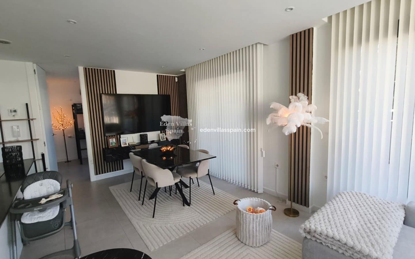 3 soverom Villa til salgs i Alicante by med svømmebasseng garasje - € 339 995 (Ref: 10180625)