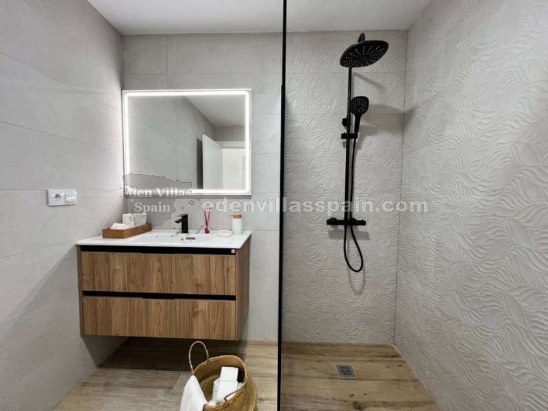 3 soverom Hus til salgs i Alicante by med svømmebasseng - € 425 000 (Ref: 7589998)