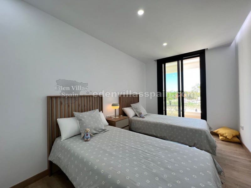 3 soverom Hus til salgs i Alicante by med svømmebasseng - € 425 000 (Ref: 7589998)