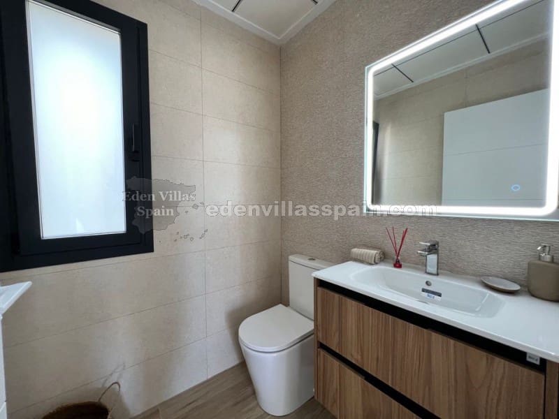 3 soverom Hus til salgs i Alicante by med svømmebasseng - € 425 000 (Ref: 7589998)