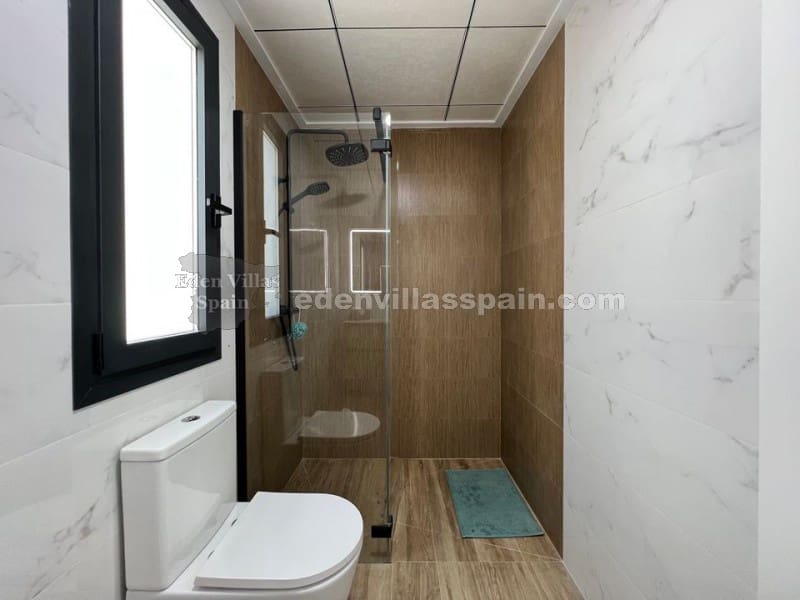 3 soverom Hus til salgs i Alicante by med svømmebasseng - € 425 000 (Ref: 7589998)