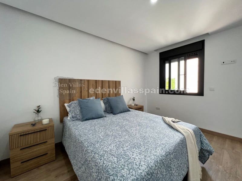 3 soverom Hus til salgs i Alicante by med svømmebasseng - € 425 000 (Ref: 7589998)