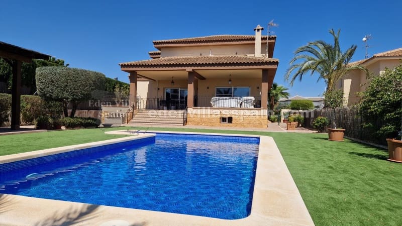 4 soveværelse Villa til salg i Elche / Elx med swimmingpool - € 579.995 (Ref: 8321582)