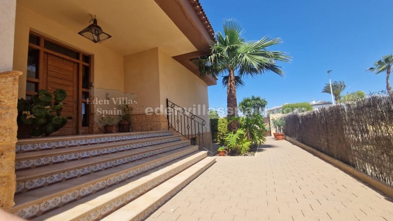 4 soveværelse Villa til salg i Elche / Elx med swimmingpool - € 579.995 (Ref: 8321582)