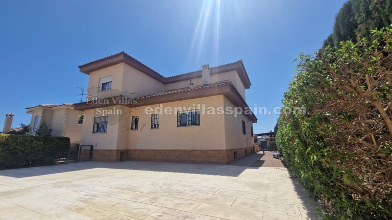 4 soveværelse Villa til salg i Elche / Elx med swimmingpool - € 579.995 (Ref: 8361883)