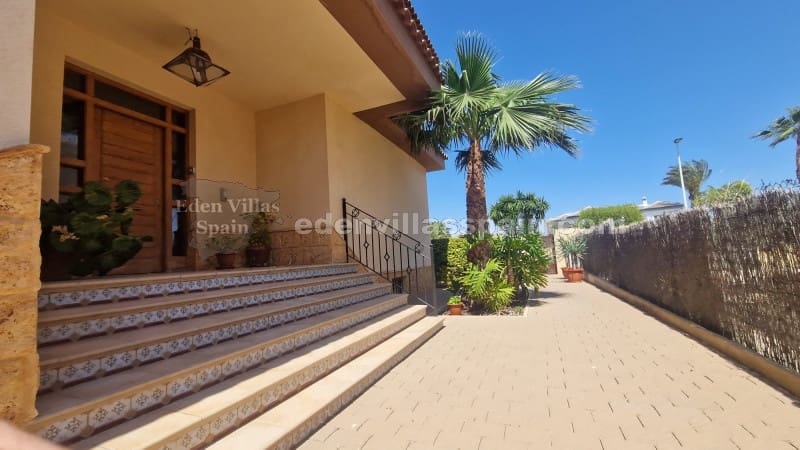 4 soveværelse Villa til salg i Elche / Elx med swimmingpool - € 579.995 (Ref: 8361883)