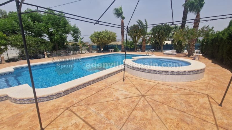 3 soveværelse Finca/Landehus til salg i Alicante by med swimmingpool - € 299.995 (Ref: 8397798)