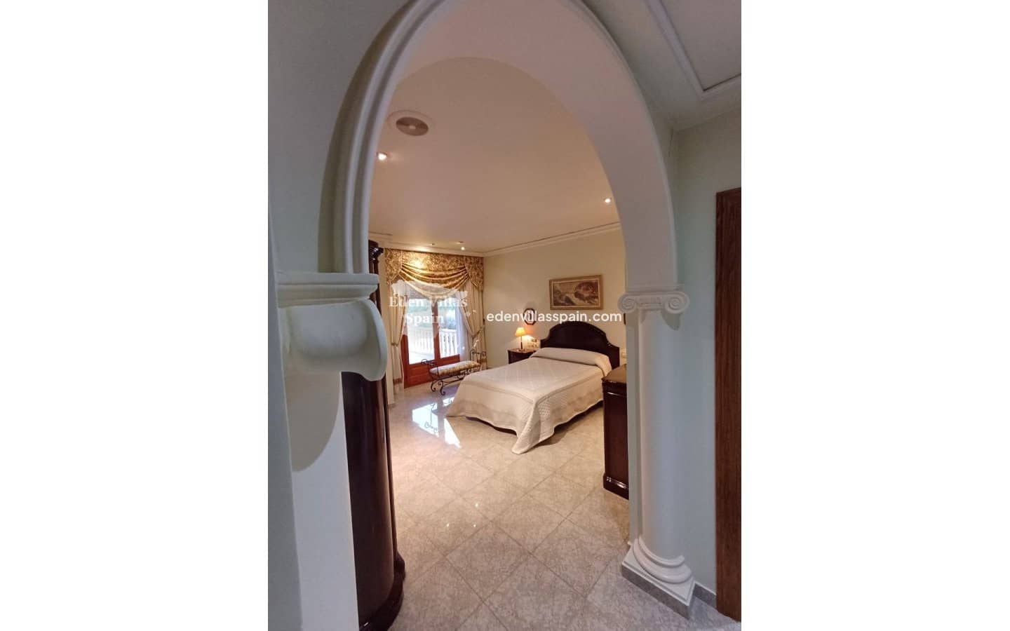 6 slaapkamer Villa te koop in Alicante stad met zwembad - € 920.000 (Ref: 8681647)