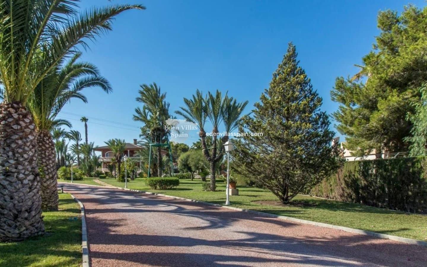 6 slaapkamer Villa te koop in Alicante stad met zwembad - € 920.000 (Ref: 8681647)