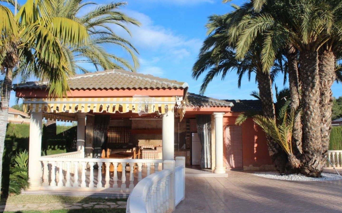 6 slaapkamer Villa te koop in Alicante stad met zwembad - € 920.000 (Ref: 8681647)