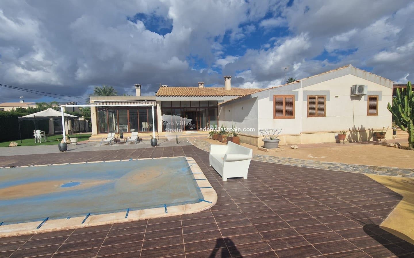 4 soveværelse Finca/Landehus til salg i Alicante by med swimmingpool - € 690.000 (Ref: 8769665)