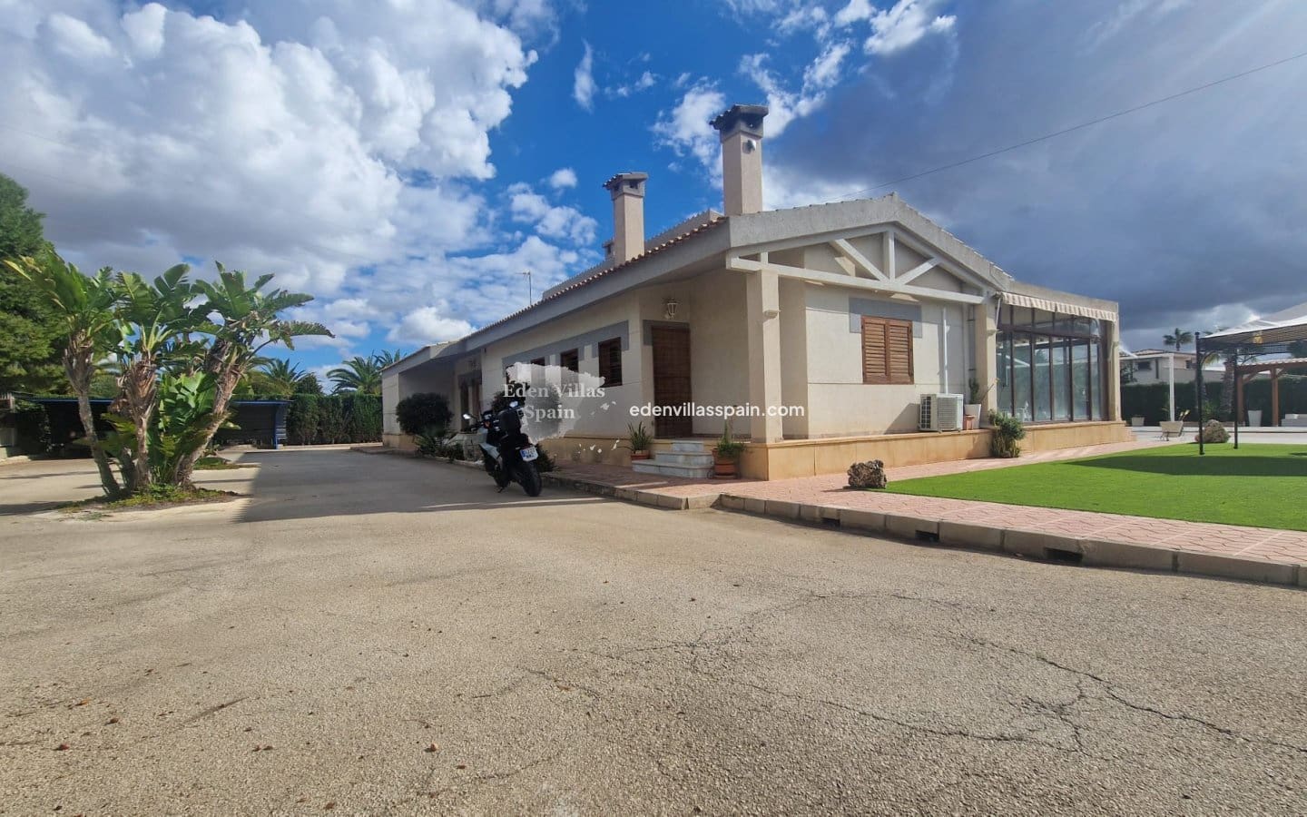 4 Zimmer Villa zu verkaufen in Elche / Elx mit Pool - 690.000 € (Ref: 8782208)