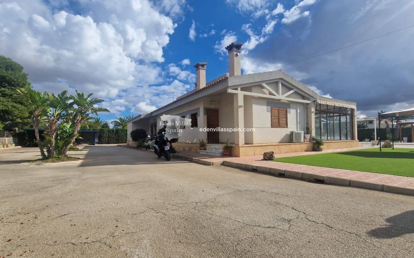 4 Zimmer Villa zu verkaufen in Elche / Elx mit Pool - 690.000 € (Ref: 8782208)