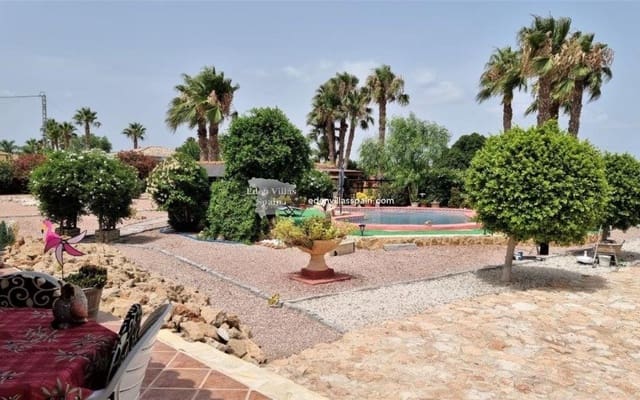 Chalet de 4 habitaciones en Alicante / Alacant ciudad en venta con piscina - 975.000 € (Ref: 8807356)