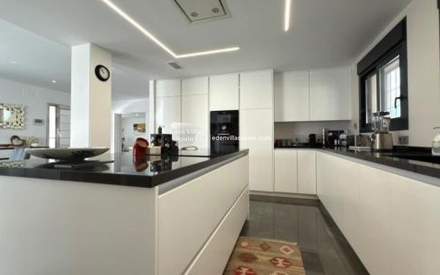 5 slaapkamer Villa te koop in Playa de San Juan met zwembad garage - € 1.499.000 (Ref: 8848717)