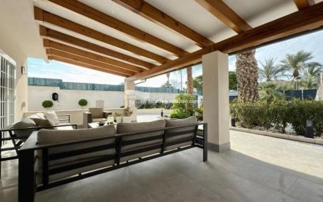 5 slaapkamer Villa te koop in Playa de San Juan, Alicante stad met zwembad garage - € 1.499.000 (Ref: 8848717)