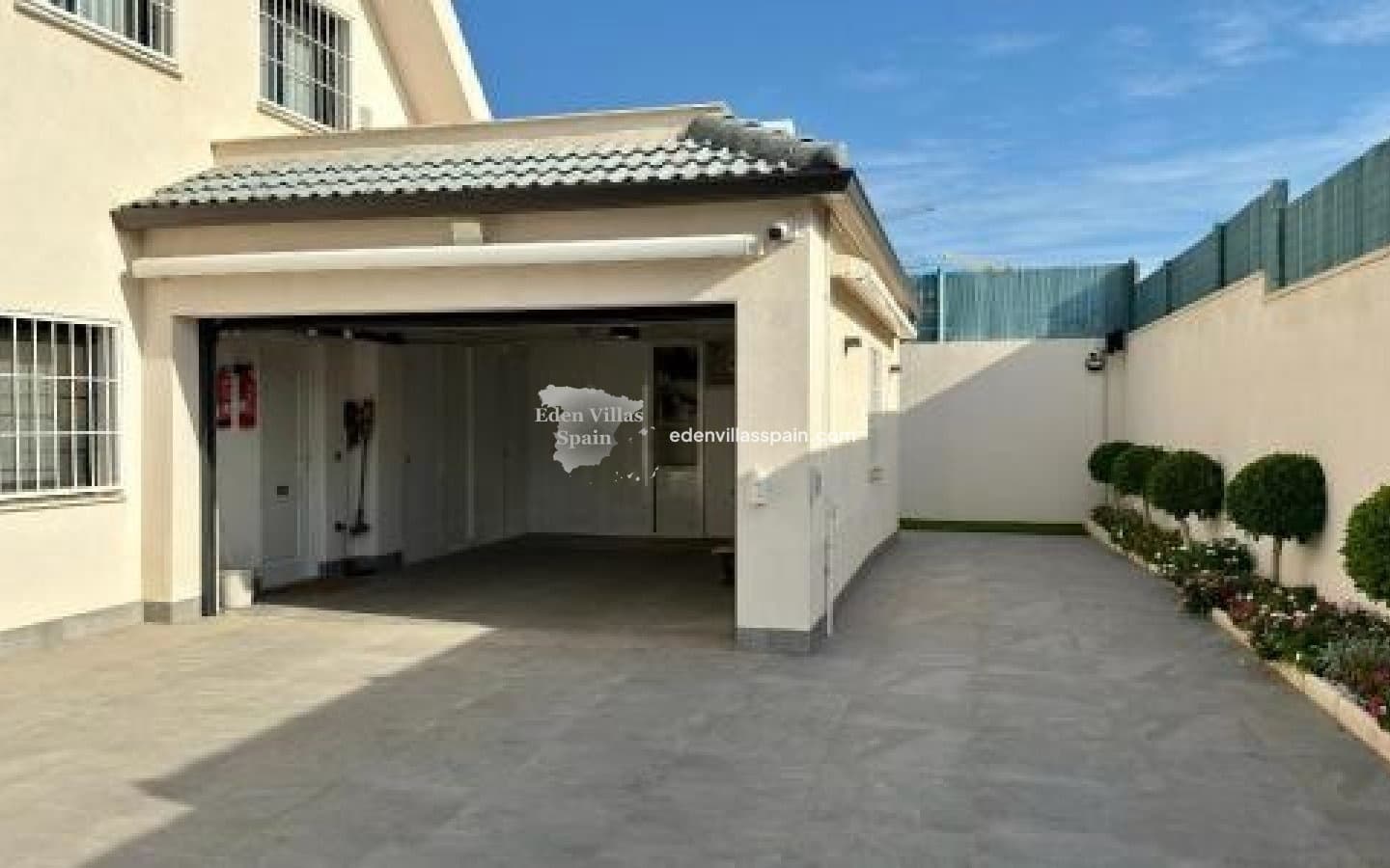 5 slaapkamer Villa te koop in Playa de San Juan met zwembad garage - € 1.499.000 (Ref: 8848717)