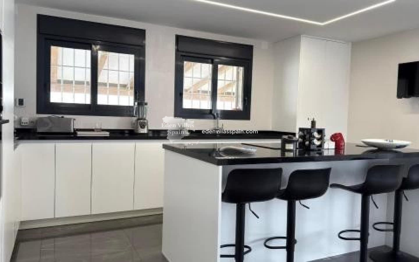 5 slaapkamer Villa te koop in Alicante stad met zwembad - € 1.499.000 (Ref: 8848718)