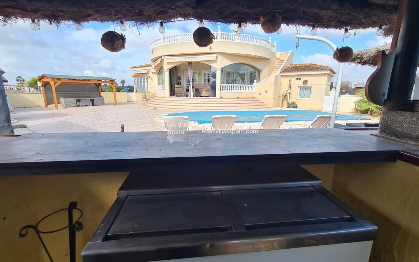 3 soveværelse Villa til salg i Alicante by med swimmingpool - € 450.000 (Ref: 8859392)