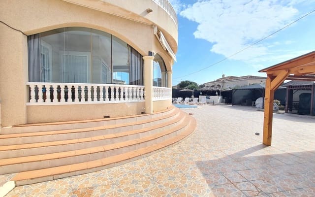 3 soveværelse Villa til salg i Alicante by med swimmingpool - € 450.000 (Ref: 8859392)