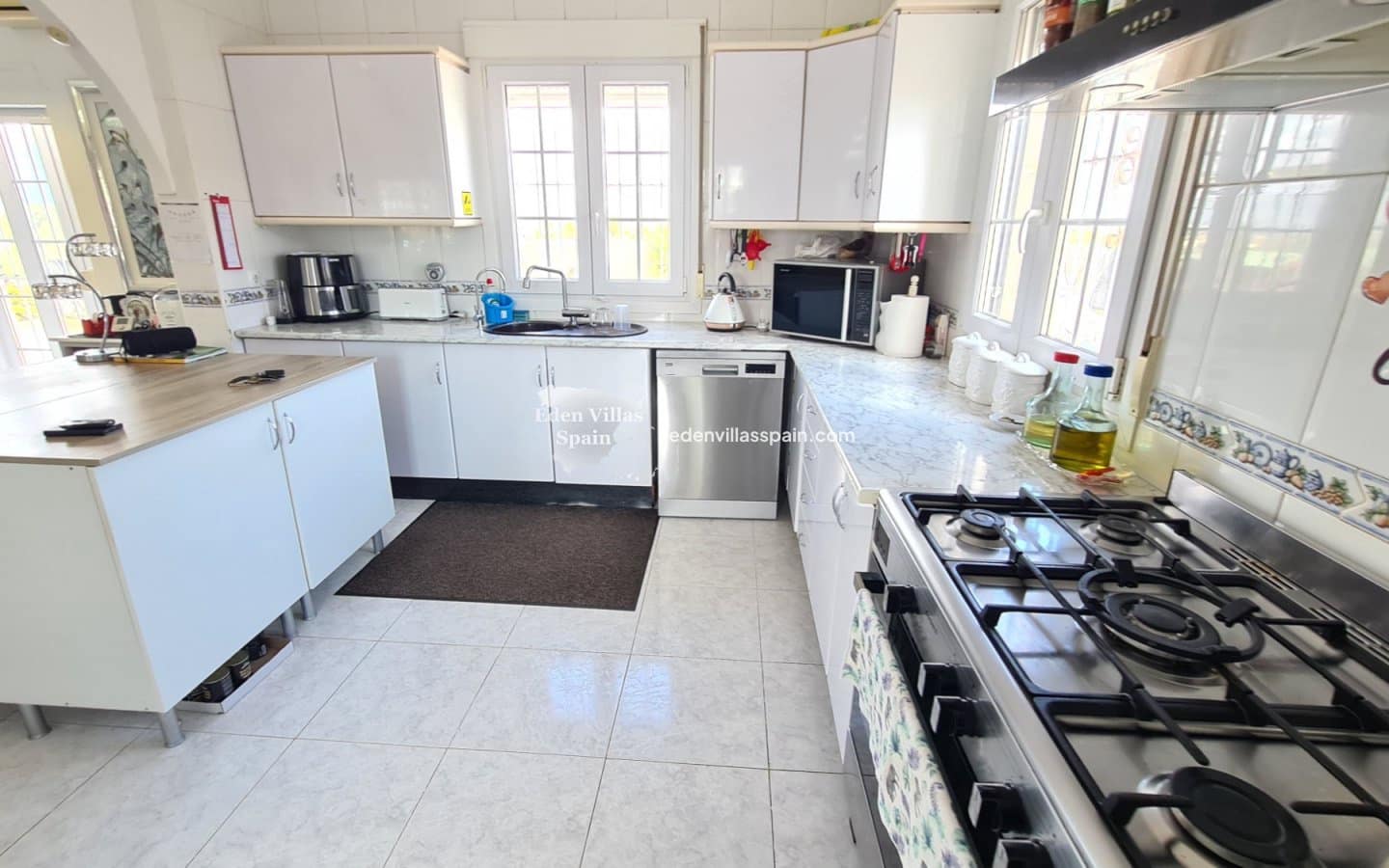 3 soveværelse Villa til salg i Alicante by med swimmingpool - € 450.000 (Ref: 8859392)