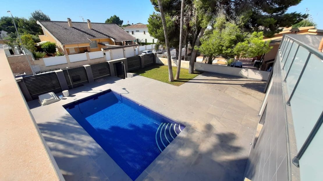 Chalet de 4 habitaciones en Orihuela Costa en venta con piscina - 1.100.000 € (Ref: 8895900)