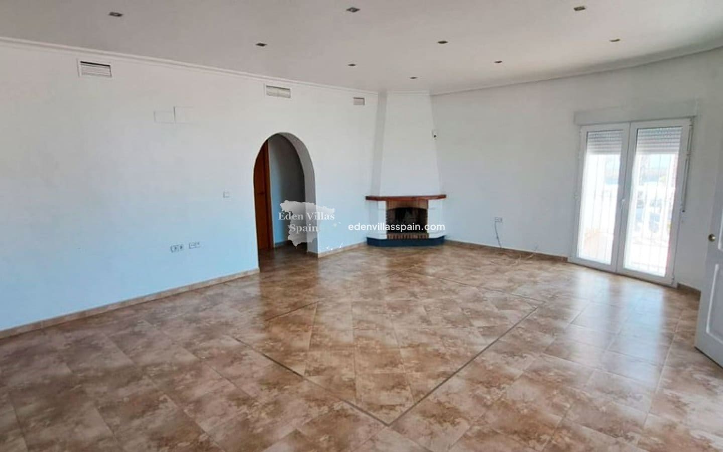 4 soveværelse Finca/Landehus til salg i Alicante by med swimmingpool garage - € 435.000 (Ref: 8901548)