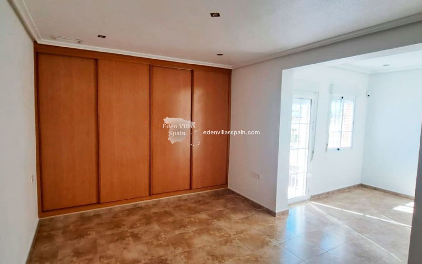 4 soveværelse Finca/Landehus til salg i Alicante by med swimmingpool garage - € 435.000 (Ref: 8901548)