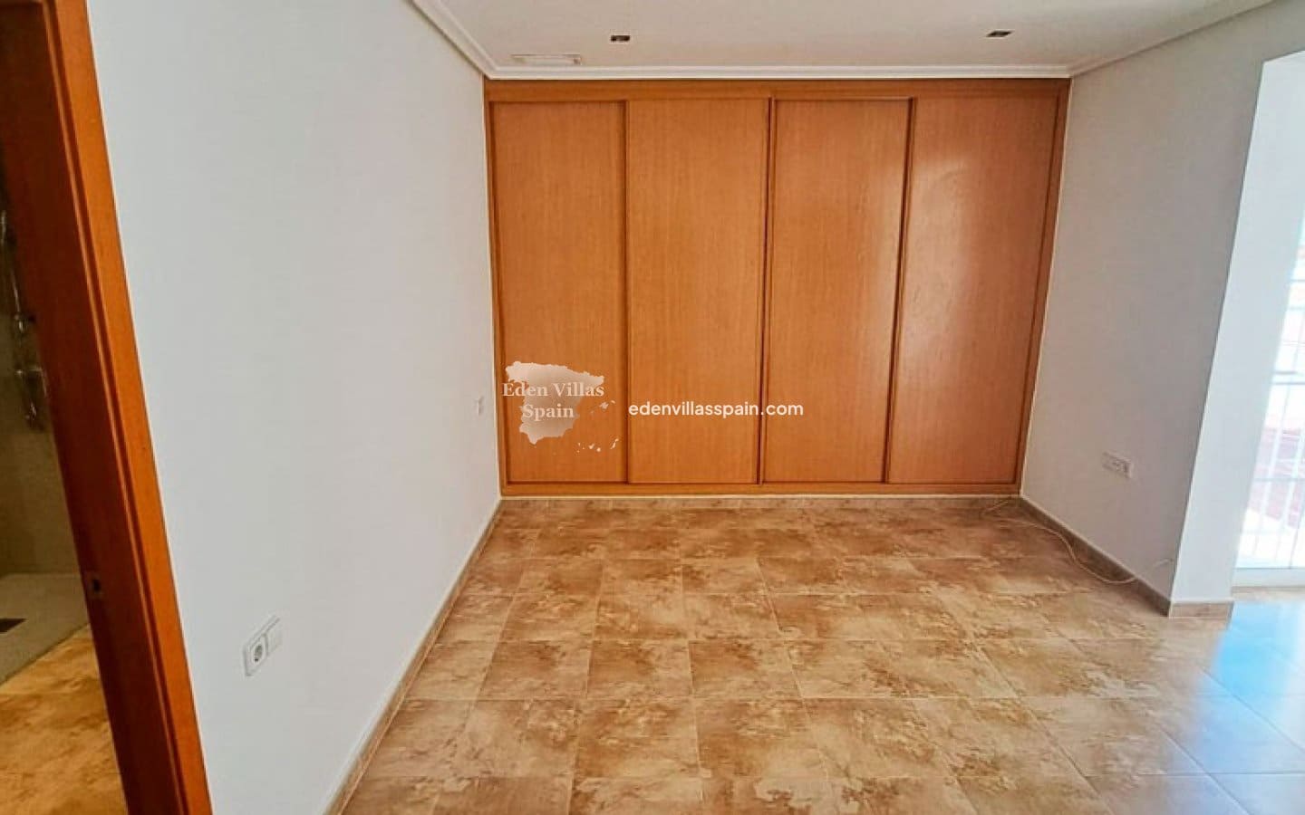 4 soveværelse Finca/Landehus til salg i Alicante by med swimmingpool garage - € 435.000 (Ref: 8901548)