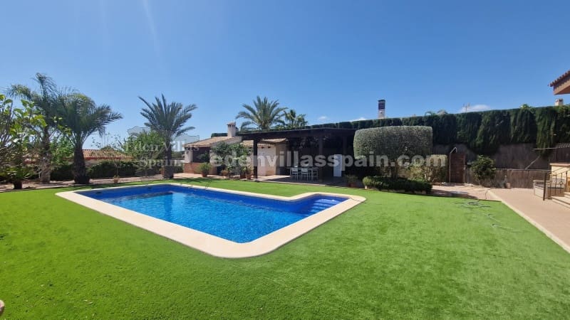 4 soverom Villa til salgs i Elche / Elx med svømmebasseng - € 579 995 (Ref: 8960763)