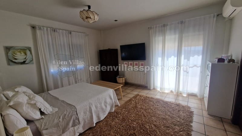 4 soverom Villa til salgs i Elche / Elx med svømmebasseng - € 579 995 (Ref: 8960763)